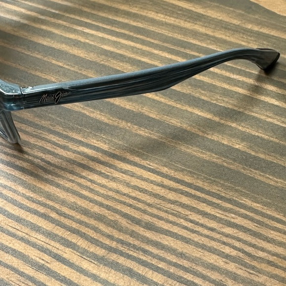 Maui Jim sunglasses onshore - Picture 4 of 7